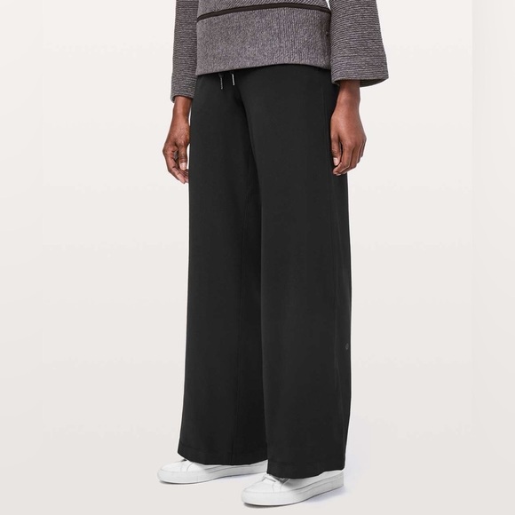 Lululemon On The Fly Wide Leg Woven Casual Pants Women’s size 4 - Picture 13 of 13